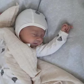 Újszülött sapka - Hőlégballon mintás