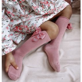 Magasszárú zokni masnival - törtrózsaszín