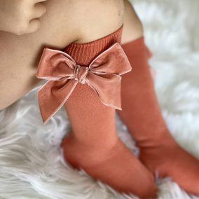 Magasszárú zokni bársony masnival - őszibarack