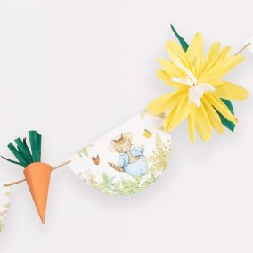 Nyúl Péter a kertben girland