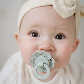 Elodie Details Virágos Szilikon cumi - Halványmenta