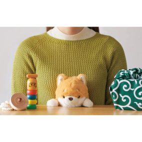 Barna Shiba Inu testtartássegítő plüss