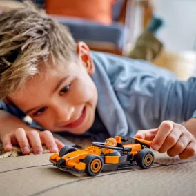   LEGO City Formula 1 60442 F1®-es pilóta McLaren versenyautóval