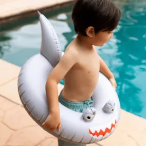 Swim Essentials cápás úszógumi 55 cm