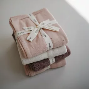 Mushie kötött takaró csipkés - púderrózsaszín