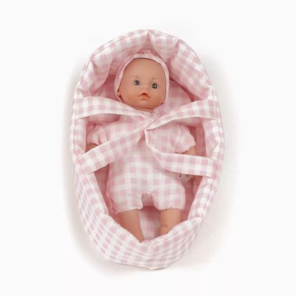 Minikane Tea baba világos szemekkel és kockás hordozóval