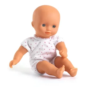 Djeco Játékbaba Mini 20 cm - Barbara mózeskosárral