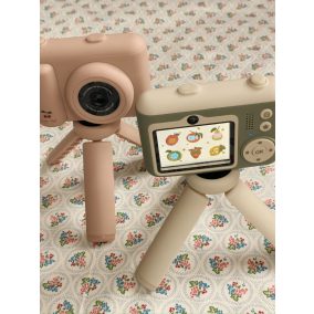   Konges Slojd My First Camera - Gyerek fényképezőgép állvánnyal - Lemon