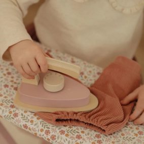 Little Dutch vasalódeszka vasalóval