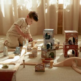 Little Dutch toronyépítő 6 db autóval