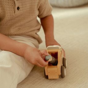 Little Dutch taxi figurával
