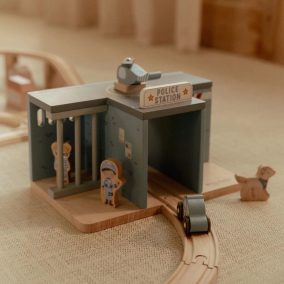 Little Dutch rendőrség - vasúti sínpályához