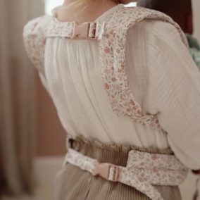 Little Dutch játék babahordozó - Fairy Garden