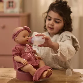 Little Dutch itatós‑pisilős Livia baba