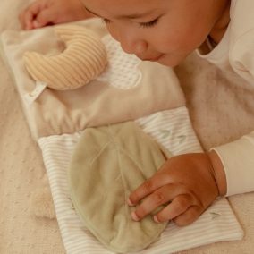 Little Dutch textil babakönyv nagy - Newborn Naturals