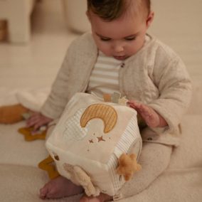   Little Dutch készségfejlesztő plüss kocka - Newborn Naturals