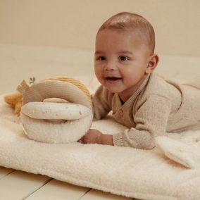   Little Dutch készségfejlesztő plüss labda - Newborn Naturals
