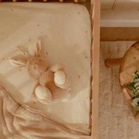   Little Dutch alvást segítő zenélő nyuszi éjjeli fénnyel - Newborn Naturals