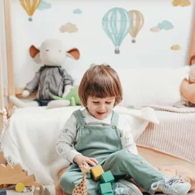 Akvarell hőlégballon falmatrica – tengerpart színvilág