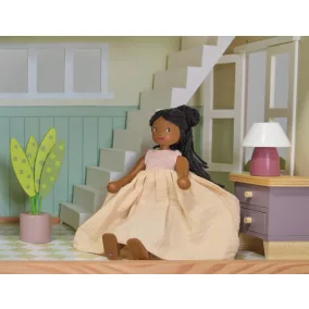 Tender Leaf Toys Lola Fa baba 25 cm