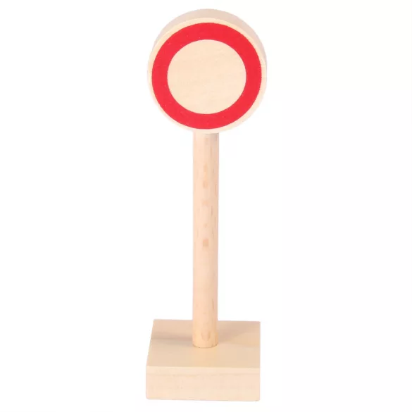 Behajtani tilos közlekedési tábla fából