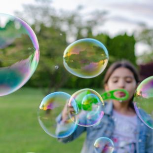 Mozgásos játékok szabadban: ötletek kinti  gyerekzsúrhoz