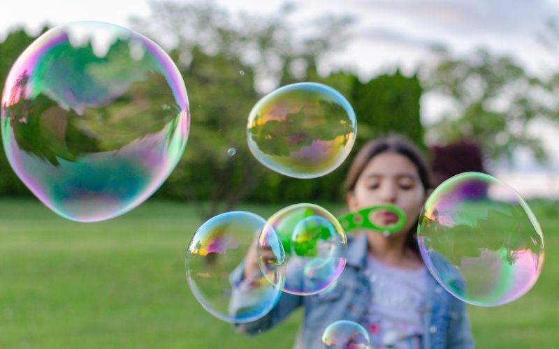 Mozgásos játékok szabadban: ötletek kinti  gyerekzsúrhoz