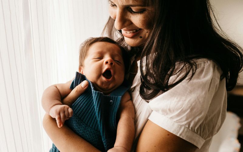 Miért csuklik a baba, hogyan kezeljük: babacsuklás útmutató