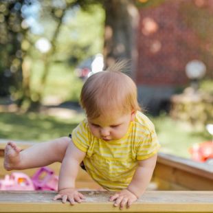 Mikor áll fel a baba?