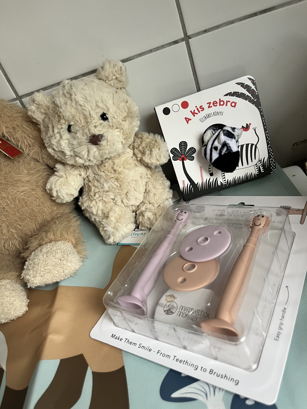 Jellycat plüss - Bartholomew mackó - Junior

