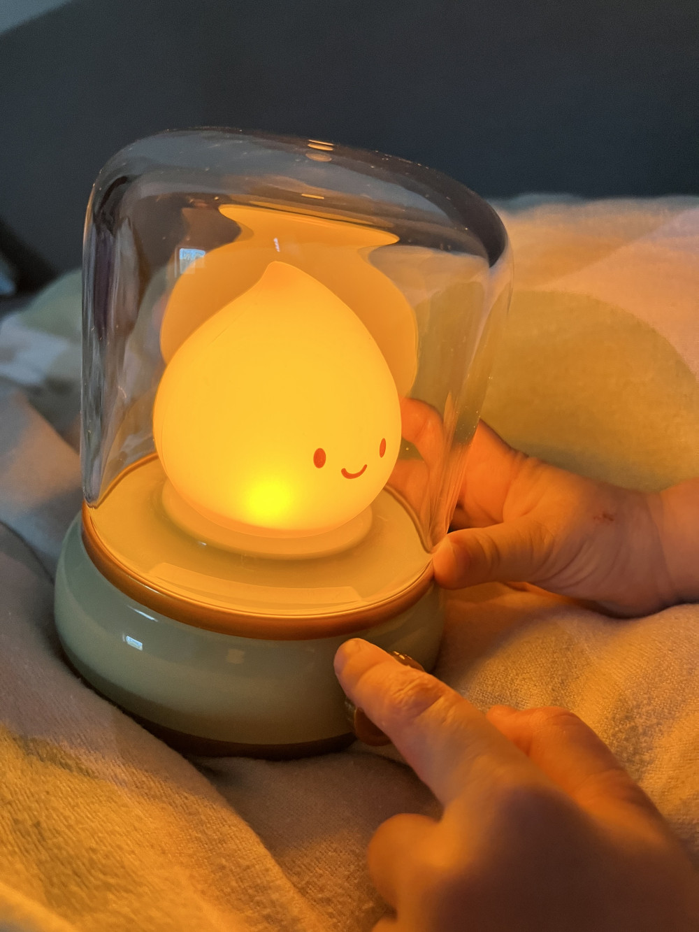 Mary's LED Éjjeli lámpa - Mosolygó láng
