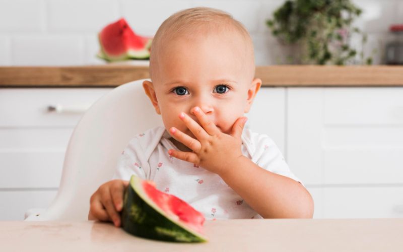 Hozzátáplálás tippek: mikor és mit ehet kisbabád?